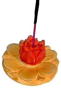 Räucherstäbchenhalter aus Holz in Blütenform