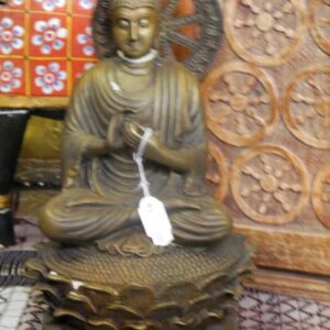 Buddha dreht das Dhamma Rad