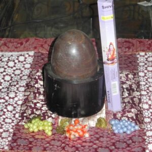 Shiva Lingam in Braun (Narada River Stein)