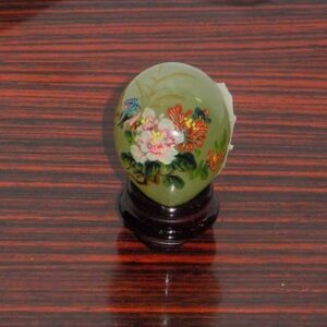 Jadeei mit rosa-roten Begonien