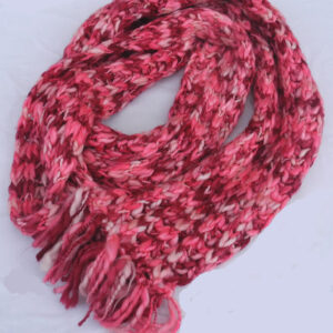 Pinker handgestrickter flauschiger Winter-Schal mit dekorativen Fransen, Maße 220 x 20 cm
